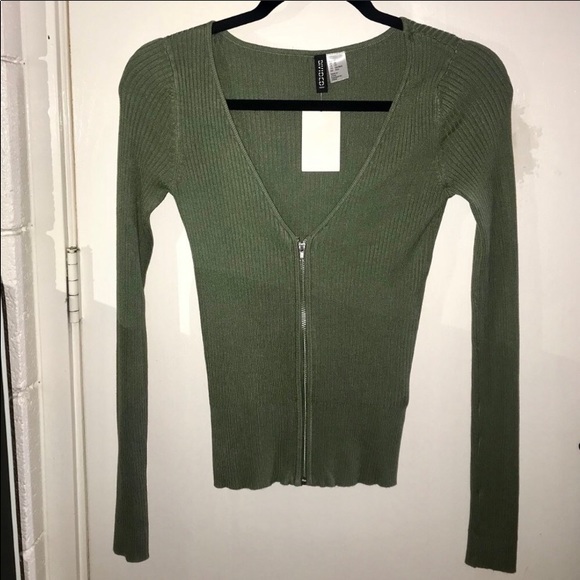 🔥H&M Olive V-Neck Ribbed Top - XS - Picture 3 of 4